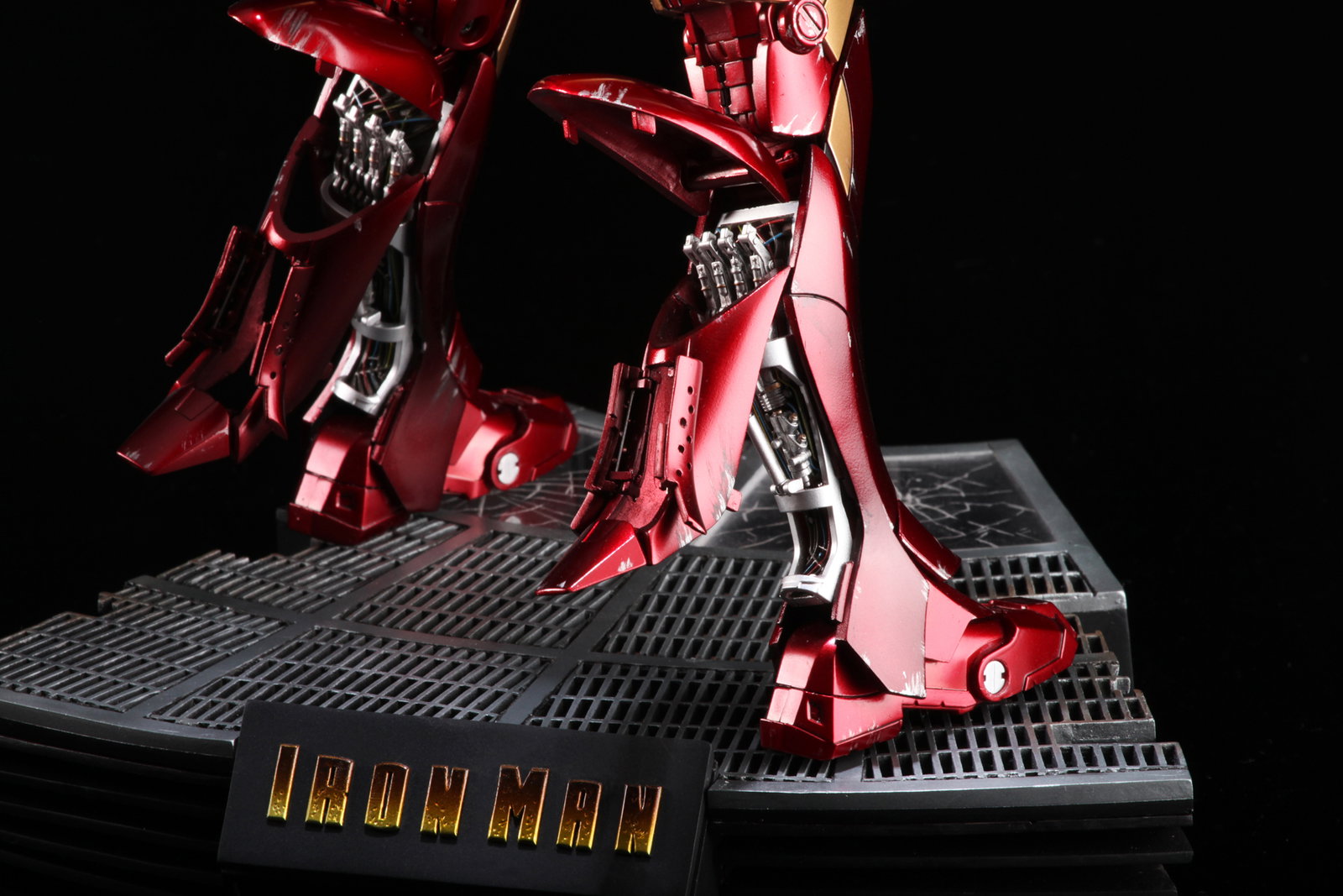Iron Man - Mark 3 (Battle Damage Version) [With Bonus Accessory] image 9