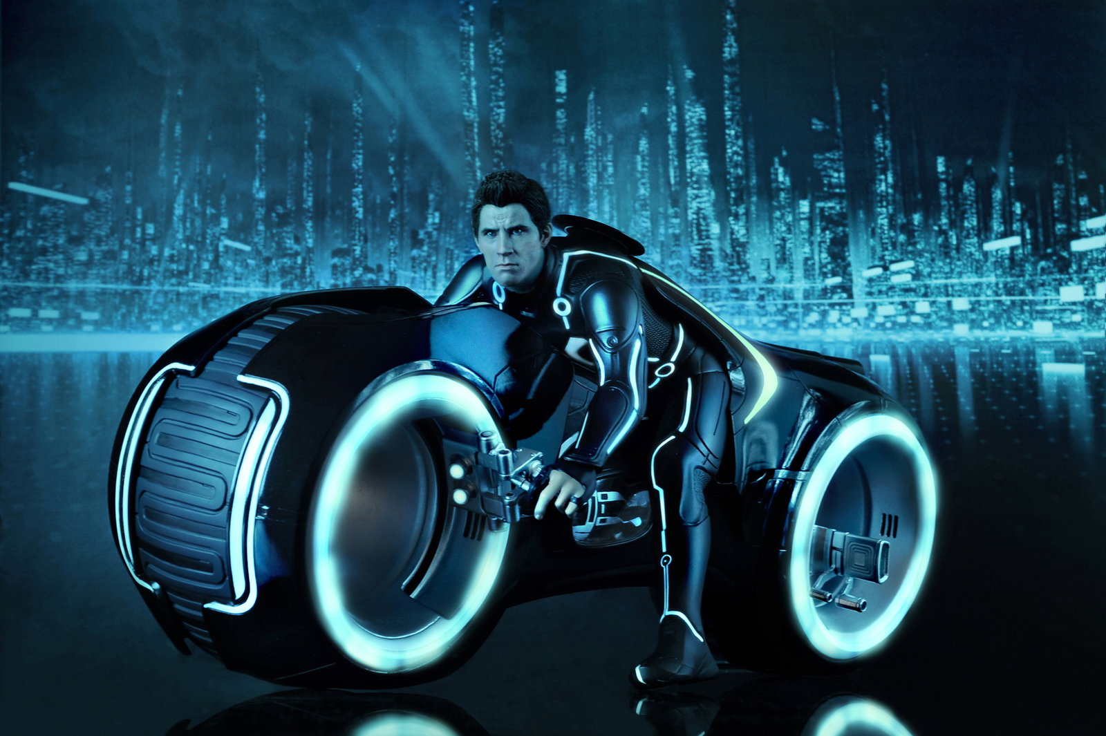 Tron: Legacy - Light Cycle & Sam Flynn image 1