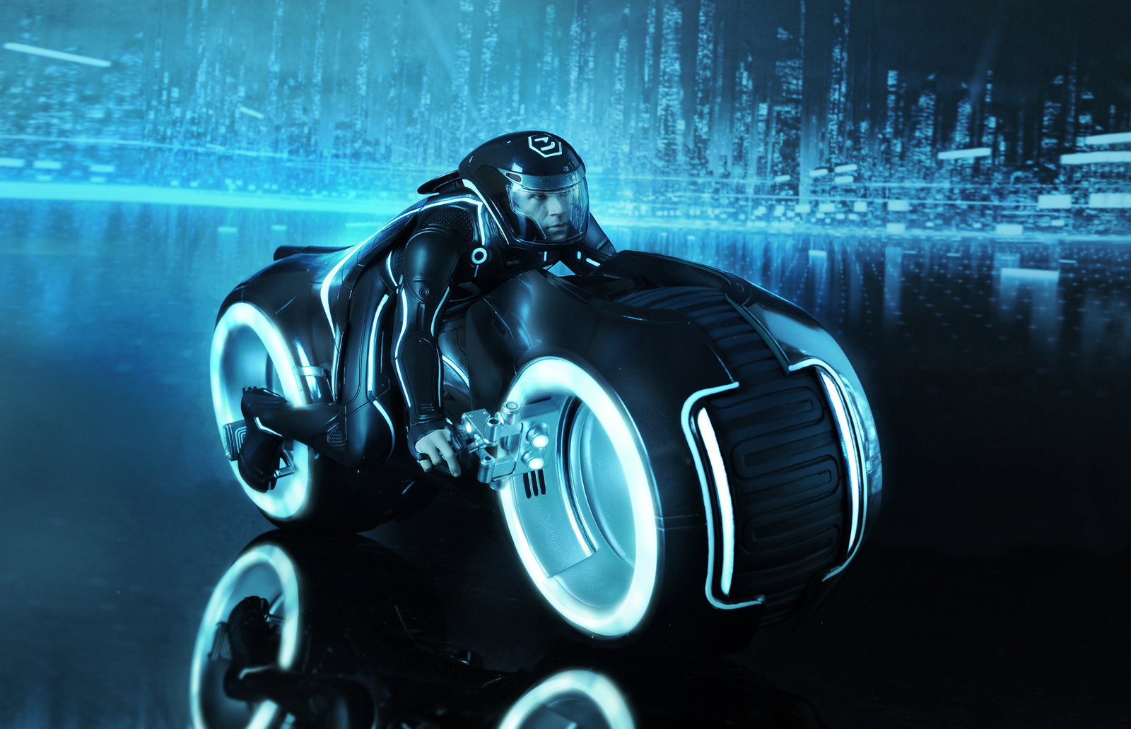 Tron: Legacy - Light Cycle & Sam Flynn image 10