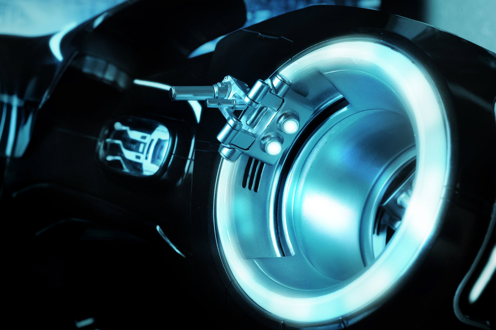 Tron: Legacy - Light Cycle & Sam Flynn image 4