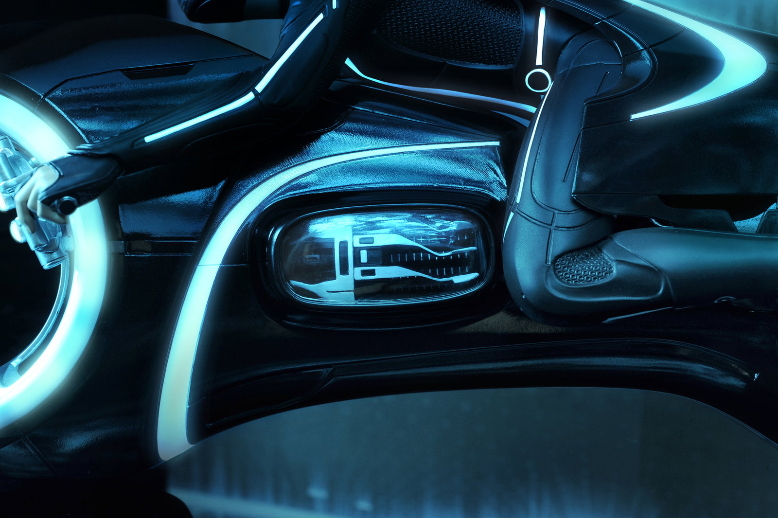 Tron: Legacy - Light Cycle & Sam Flynn image 7