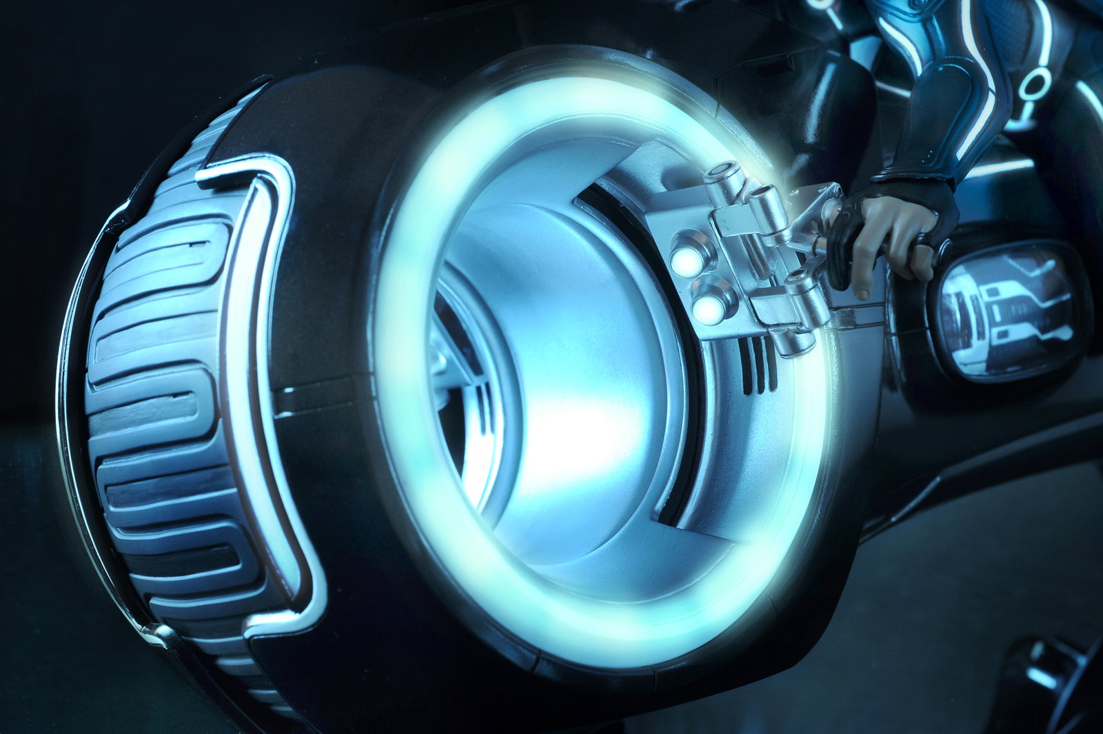 Tron: Legacy - Light Cycle & Sam Flynn image 9