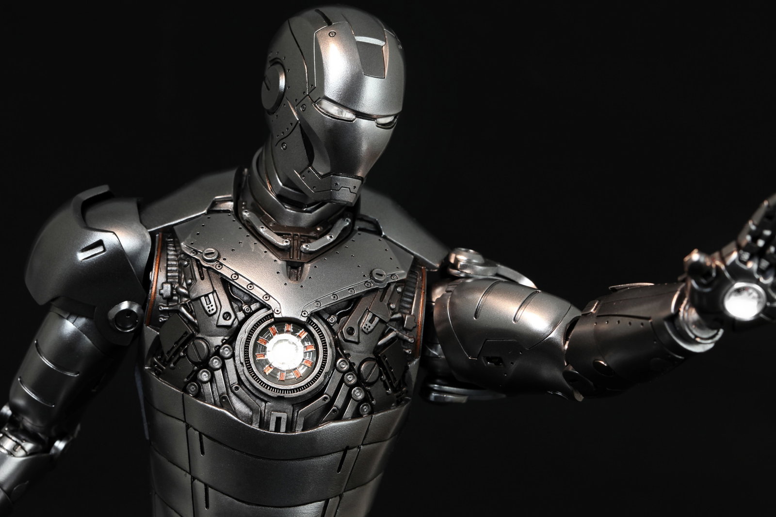 Iron Man 2 - Mark 2 (Armor Unleashed Version) [With Bonus Accessory] image 2