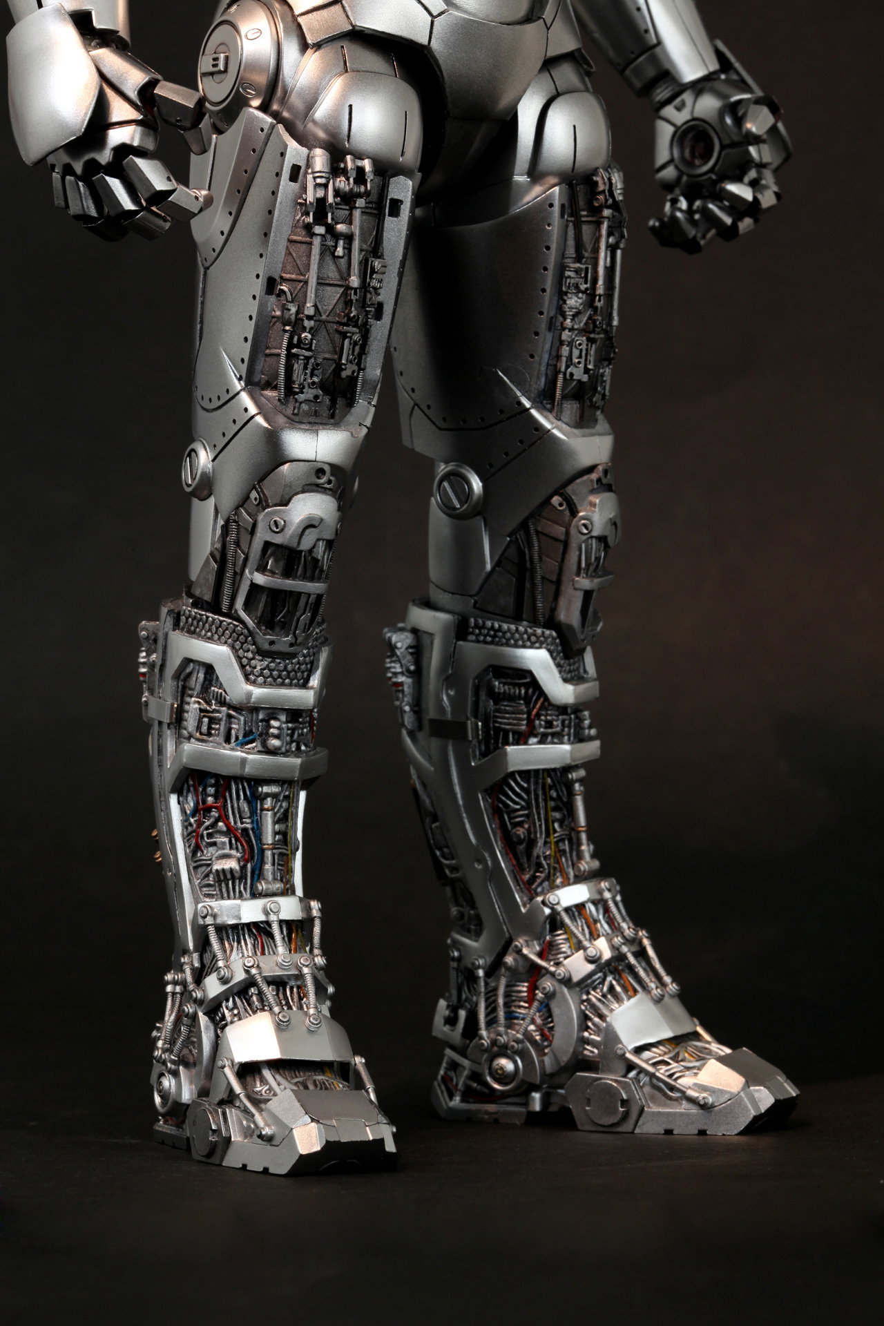 Iron Man 2 - Mark 2 (Armor Unleashed Version) [With Bonus Accessory] image 3