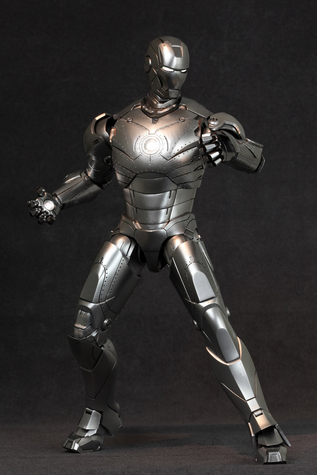 Iron Man 2 - Mark 2 (Armor Unleashed Version) [With Bonus Accessory] image 7