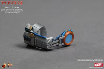 Iron Man 3 - Tony Stark (The Mechanic Version) [With Bonus Accessory]