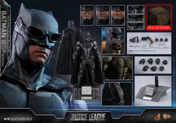 Justice League - Batman (Tactical Batsuit Version) [With Bonus Accessory]