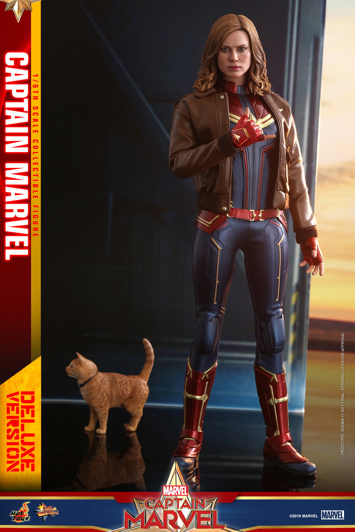 Captain Marvel - Captain Marvel [With Bonus Accessories] image 2