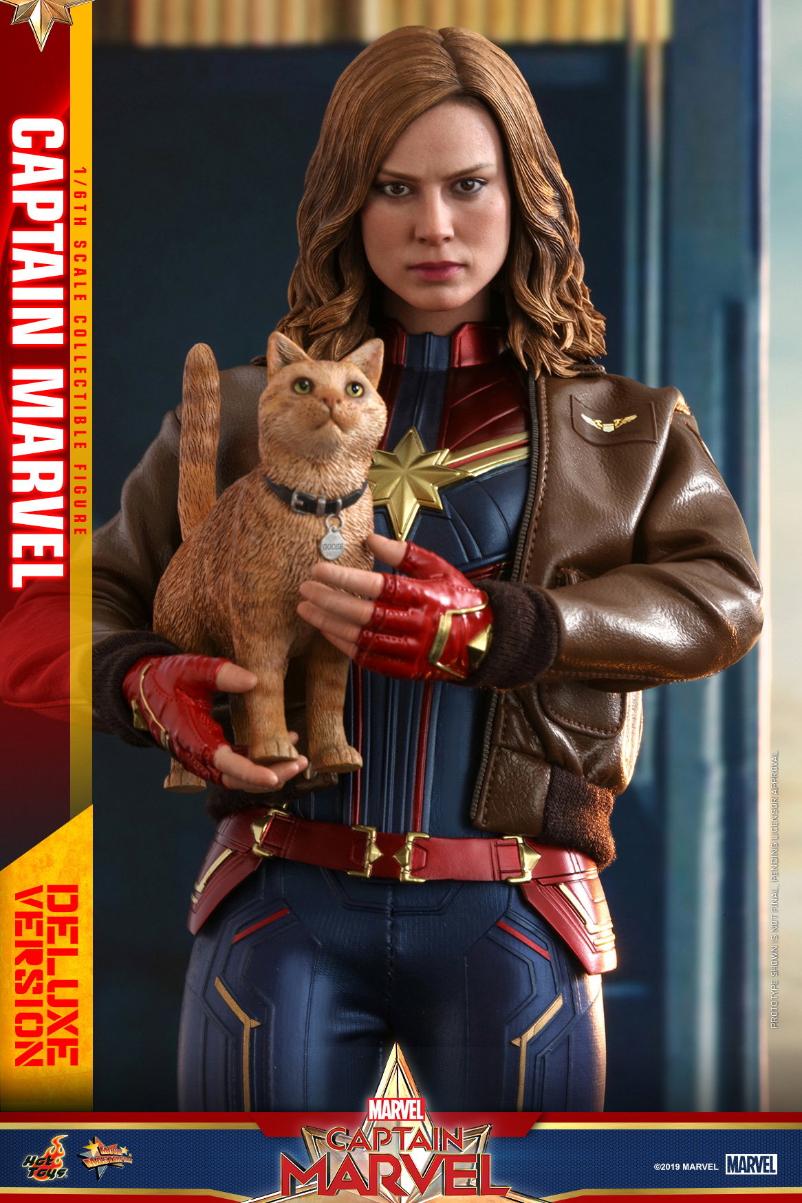 Captain Marvel - Captain Marvel [With Bonus Accessories] image 3