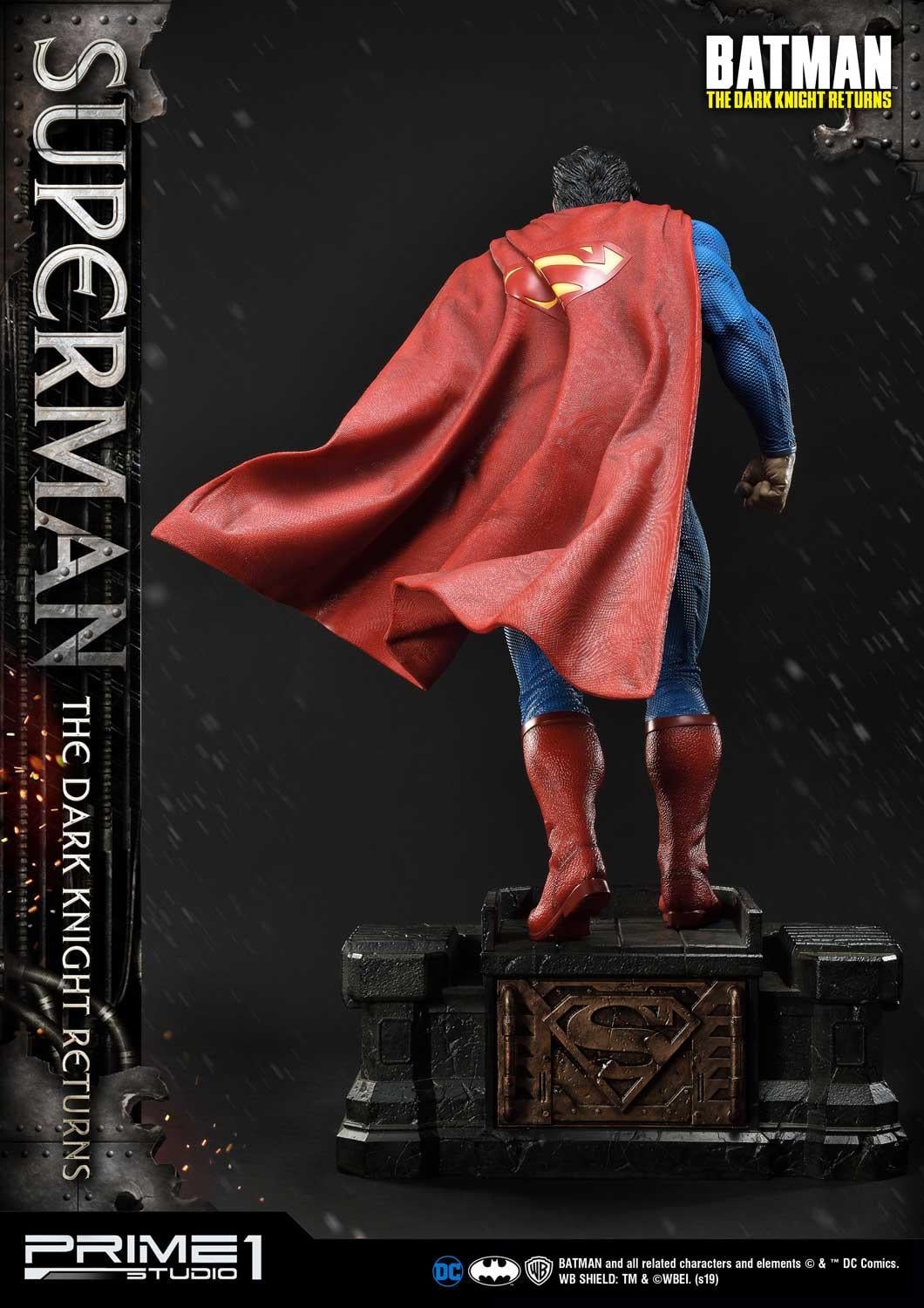Batman:The Dark Knight Returns (Comics) Superman Deluxe Version image 9