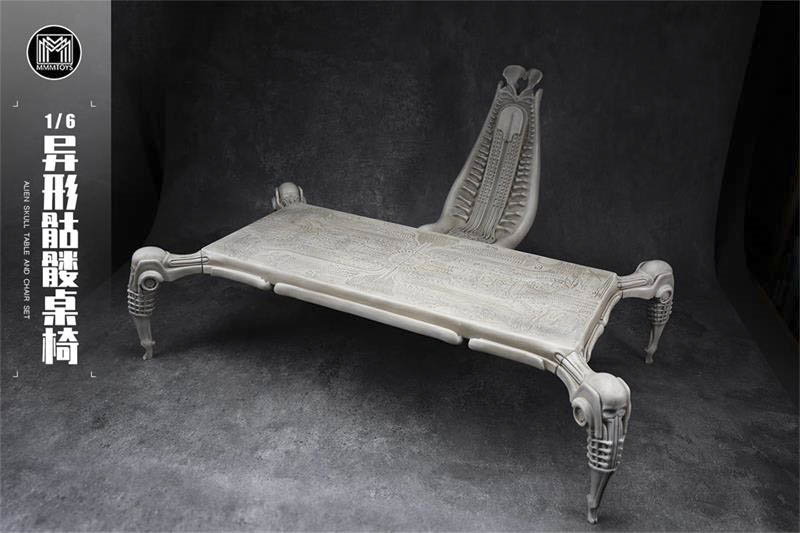 Alien Table and Chairs Set image 2