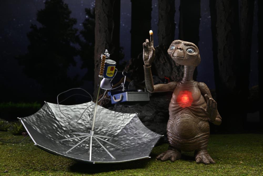 E.T. The Extra-Terrestrial 40th Anniversary Ultimate E.T. Deluxe Set image 4