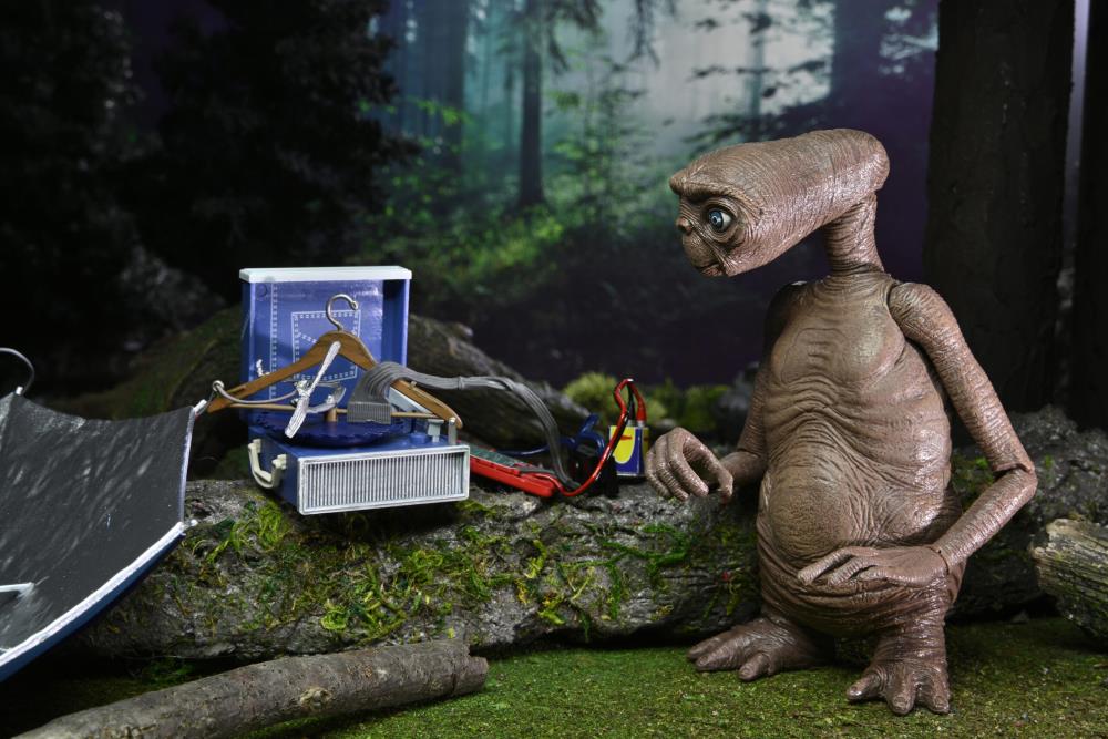 E.T. The Extra-Terrestrial 40th Anniversary Ultimate E.T. Deluxe Set image 5