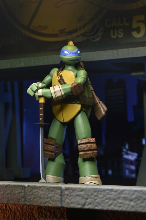 Teenage Mutant Ninja Turtles (2012) Ultimate Leonardo image 5