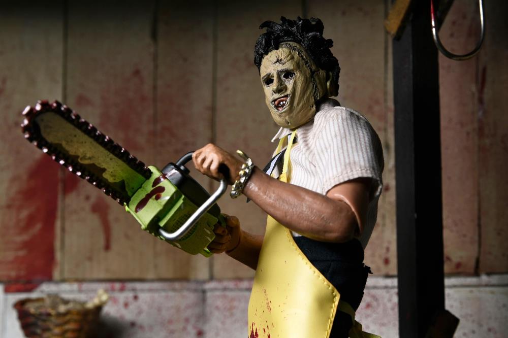 The Texas Chainsaw Massacre Leatherface Clothed image 9