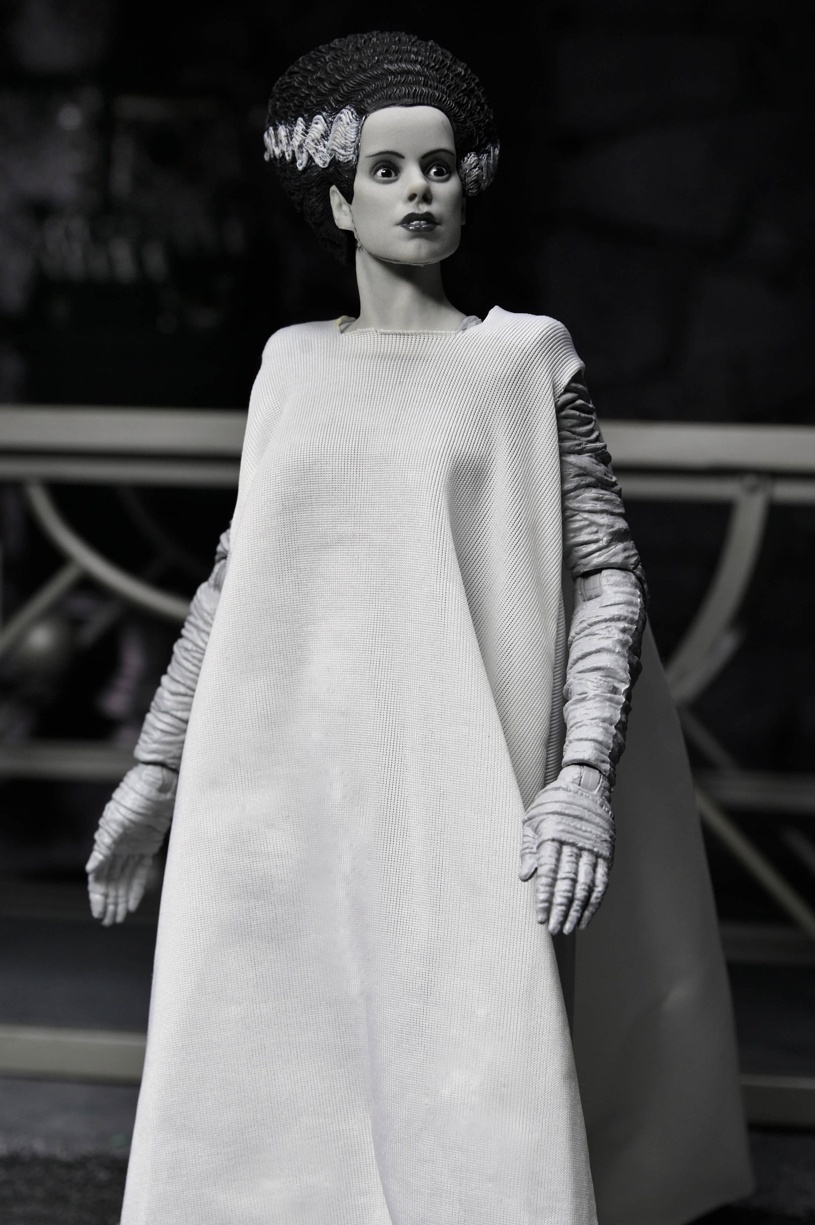 Universal Monsters The Bride of Frankenstein 90th Anniversary The Monster and His Mate Two-Pack image 10