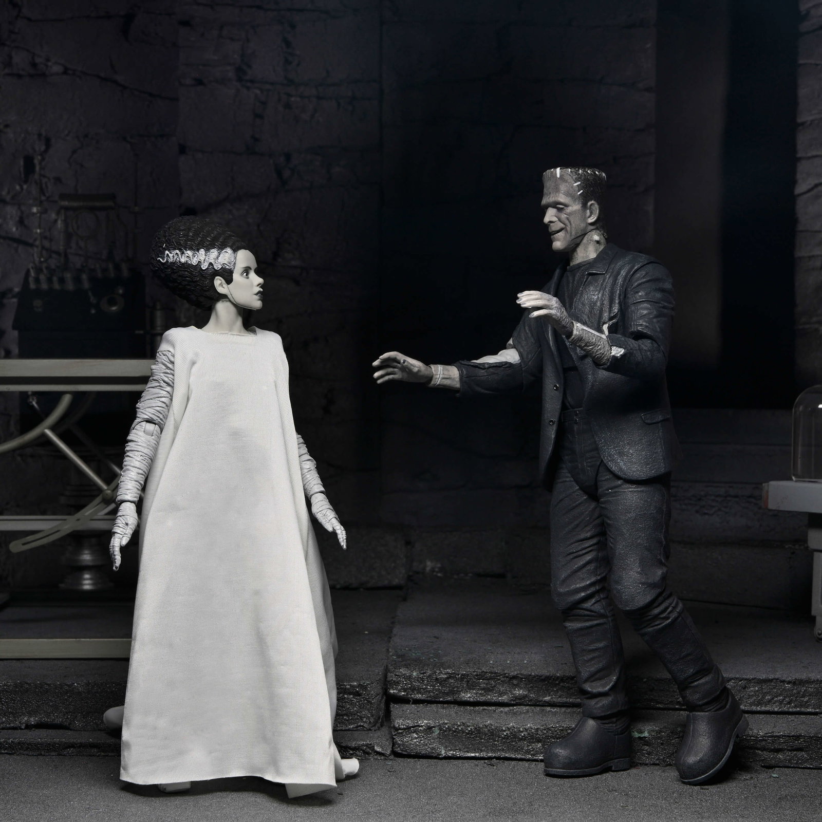 Universal Monsters The Bride of Frankenstein 90th Anniversary The Monster and His Mate Two-Pack image 4