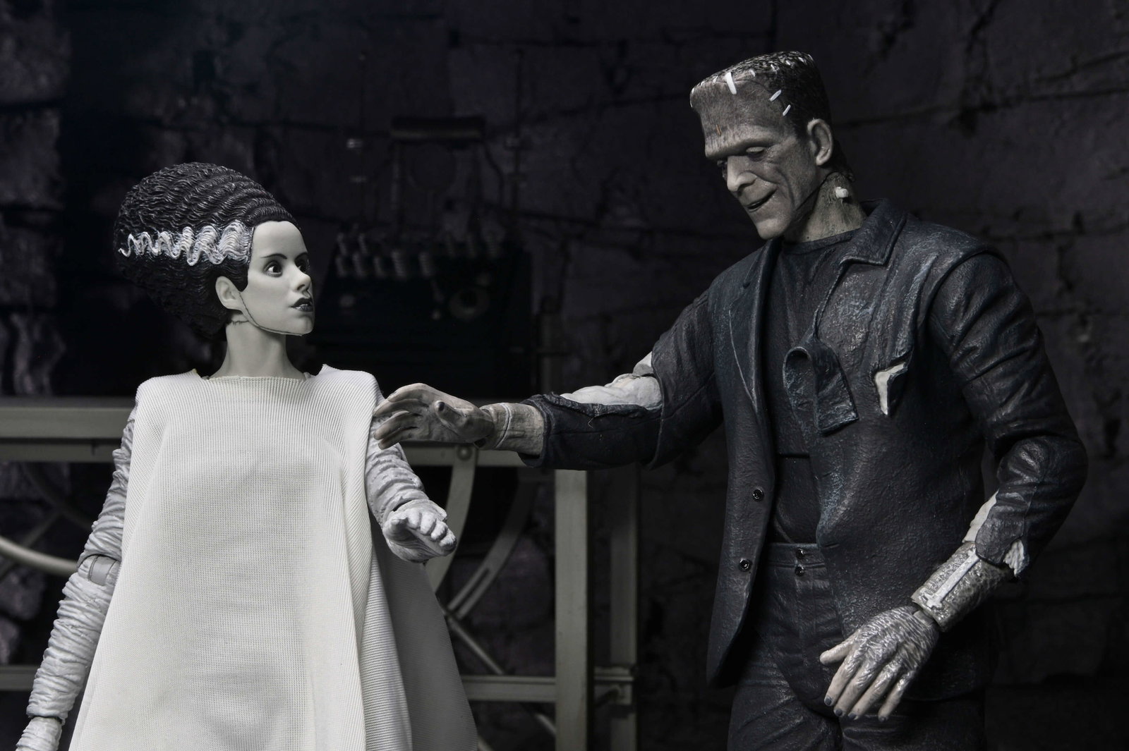 Universal Monsters The Bride of Frankenstein 90th Anniversary The Monster and His Mate Two-Pack image 5