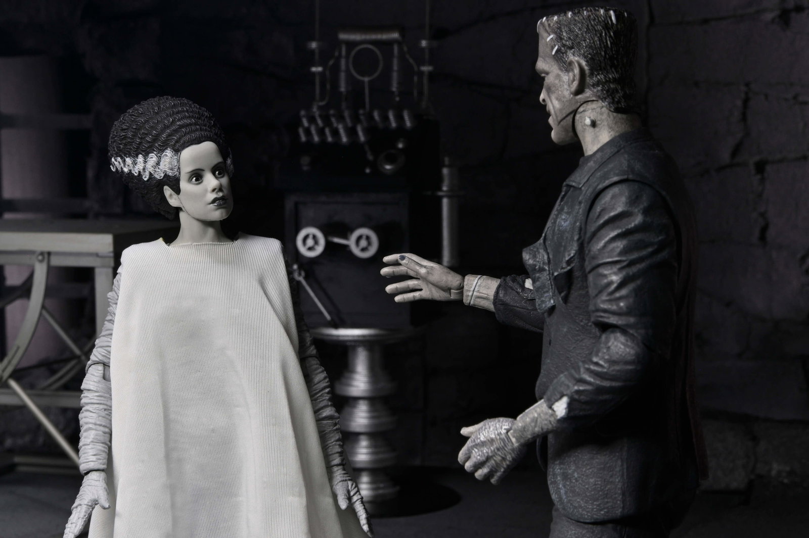 Universal Monsters The Bride of Frankenstein 90th Anniversary The Monster and His Mate Two-Pack image 6