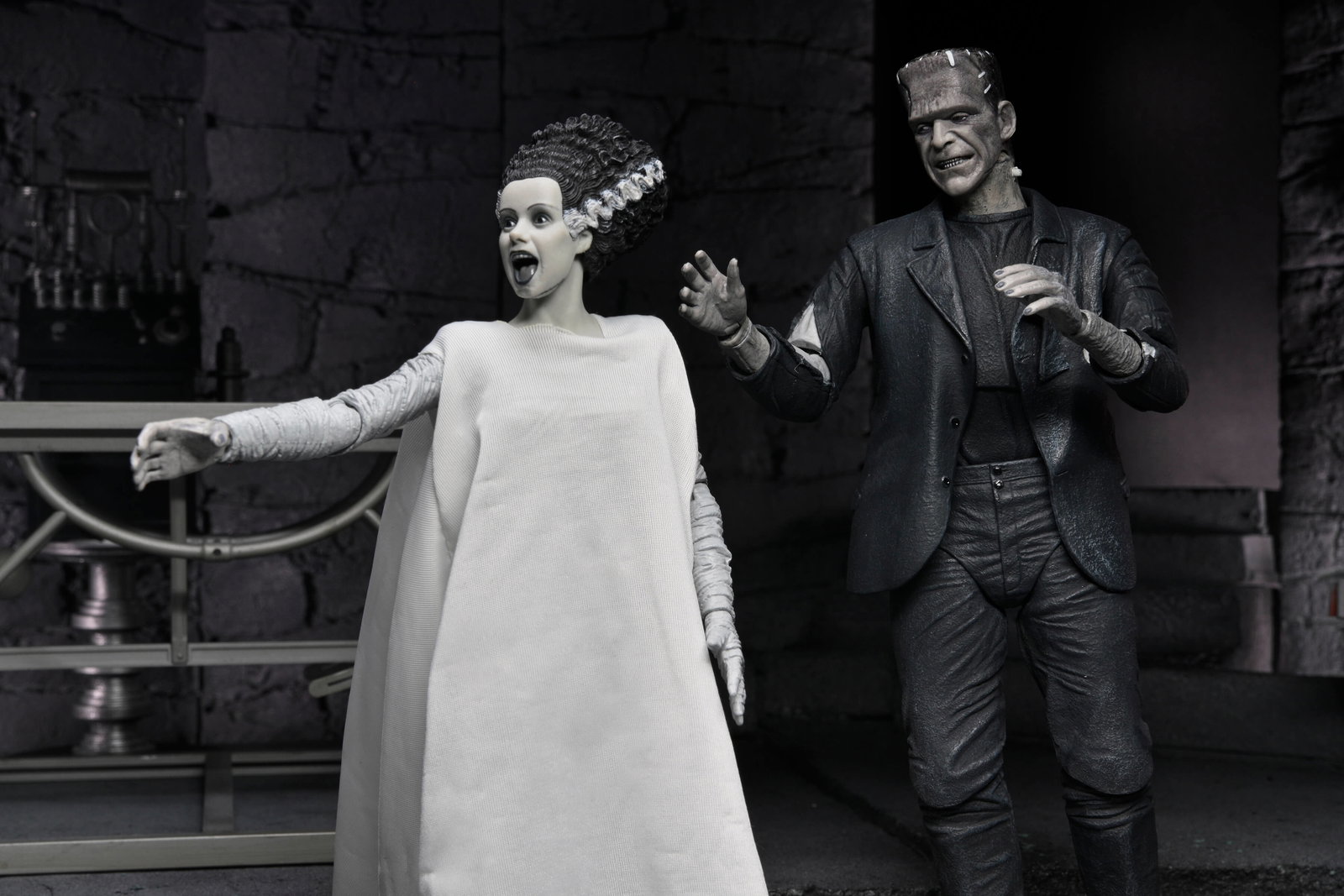 Universal Monsters The Bride of Frankenstein 90th Anniversary The Monster and His Mate Two-Pack image 7