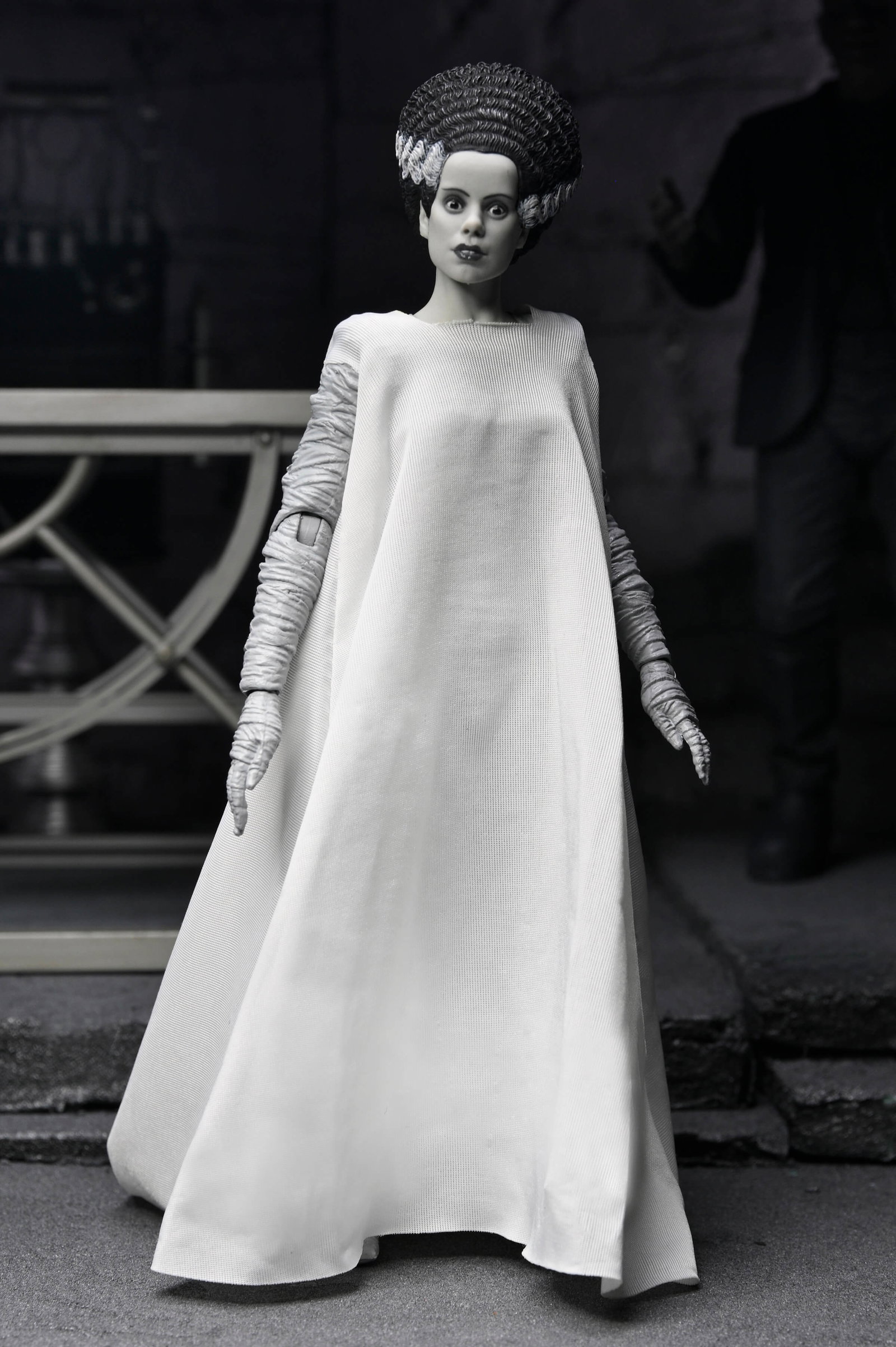 Universal Monsters The Bride of Frankenstein 90th Anniversary The Monster and His Mate Two-Pack image 9
