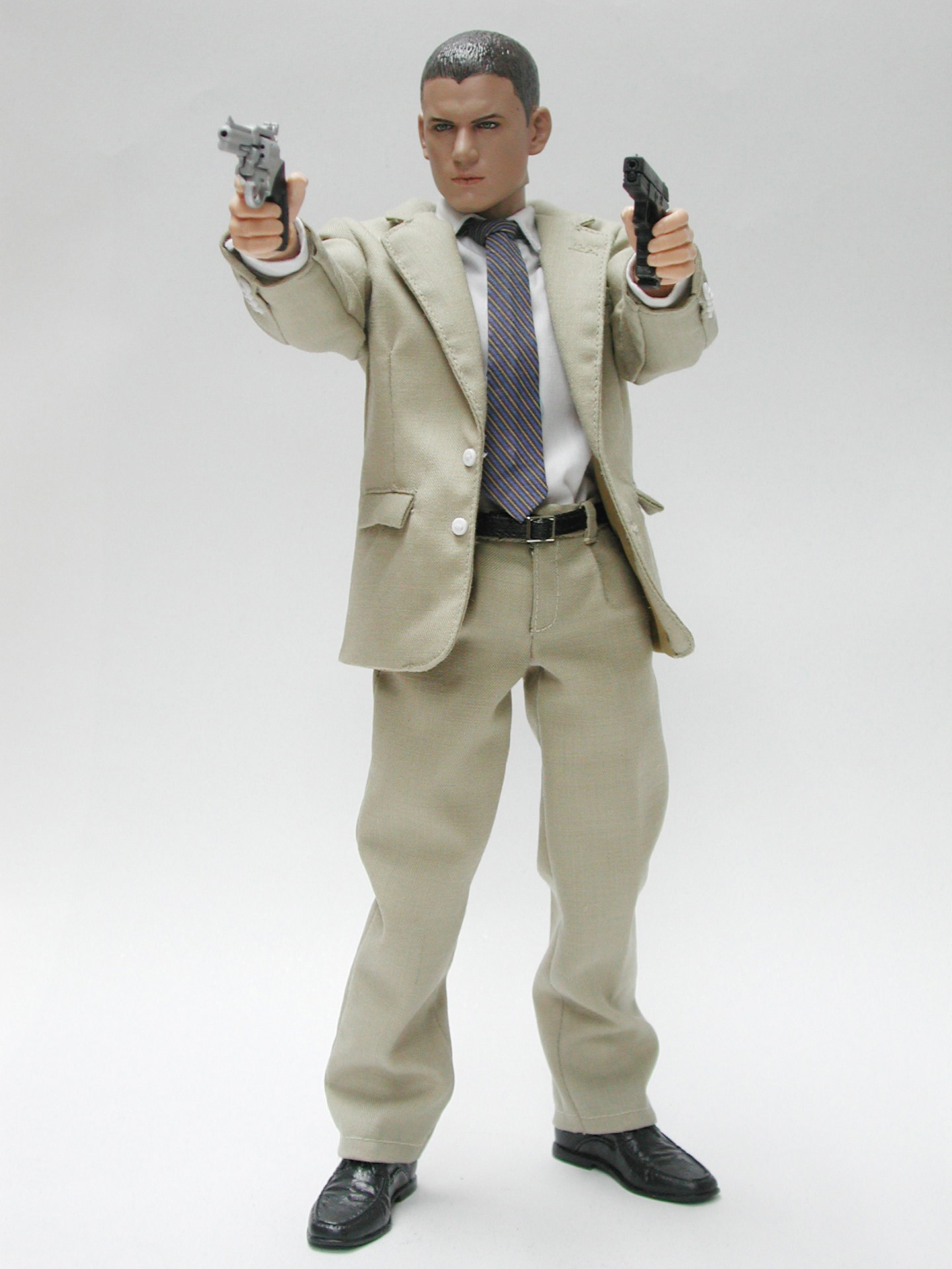 Michael Scofield (Suit Version) image 6