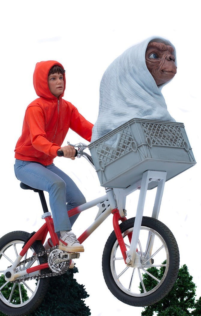 E.T. & Elliot - E.T. The Extra-Terrestrial image 2