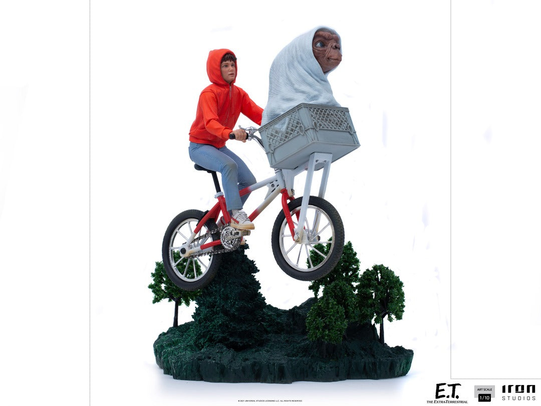 E.T. & Elliot - E.T. The Extra-Terrestrial image 3