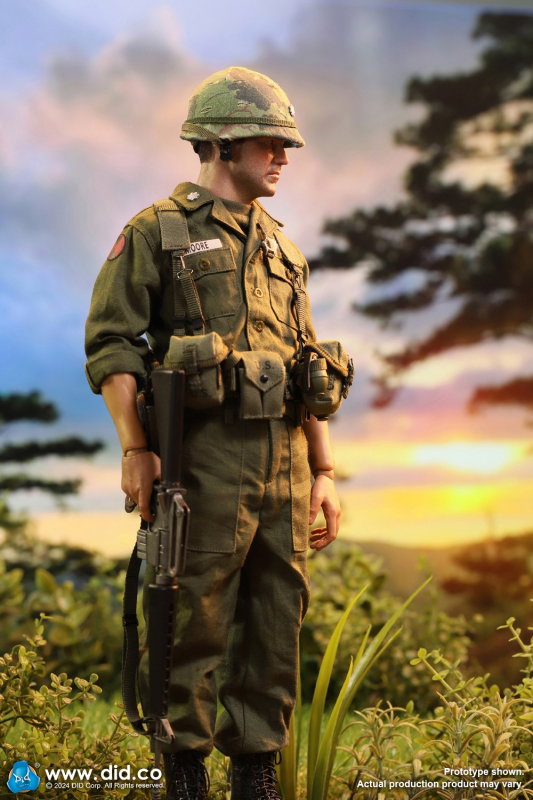 Vietnam War - U.S. Army Lt. Col. Moore image 7