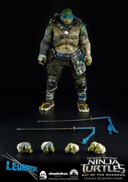 TMNT2 Michelangelo and Leonardo Exclusive Boxset image 4