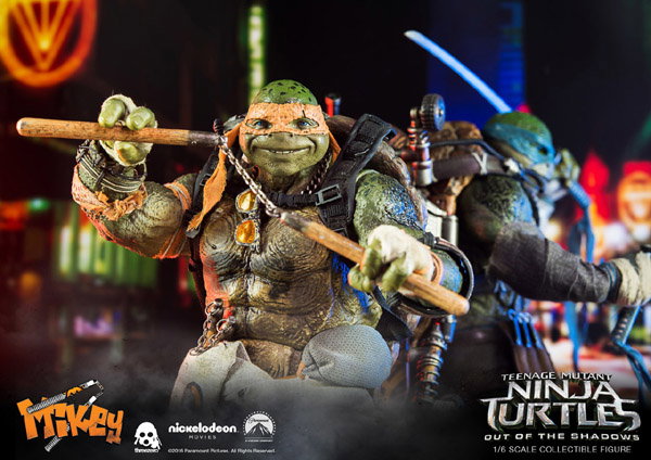 TMNT2 Michelangelo and Leonardo Exclusive Boxset image 7